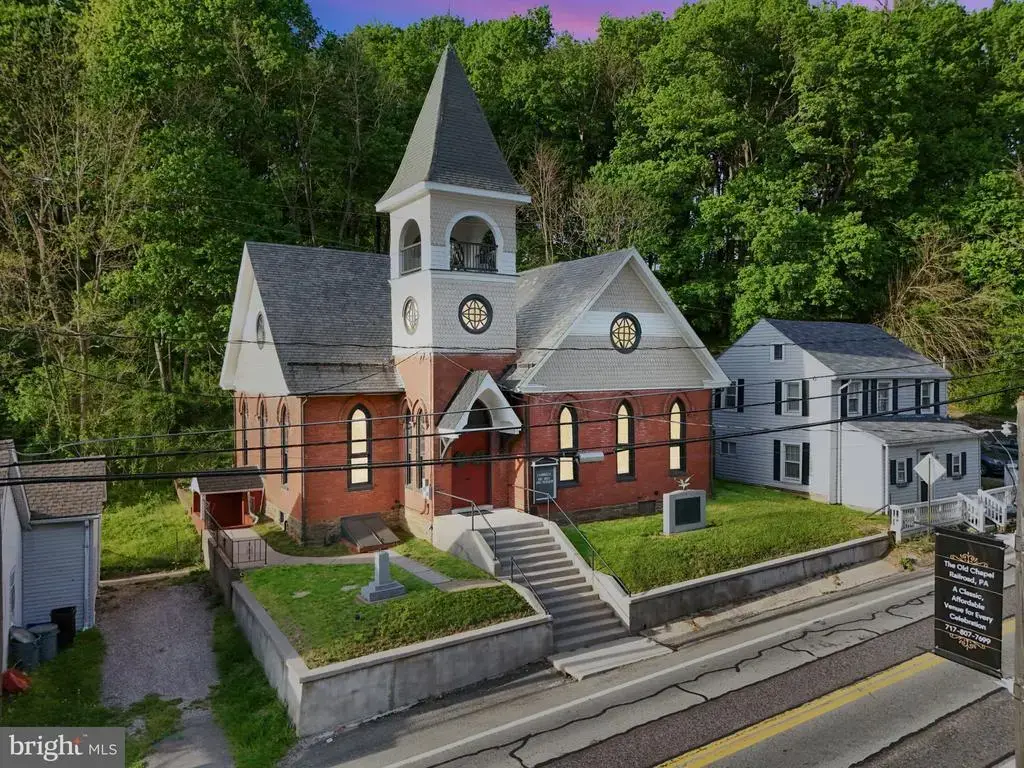 27 E Main St, RAILROAD