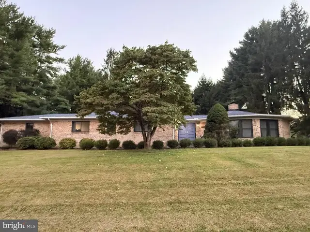 14852 Mockingbird Dr, Germantown