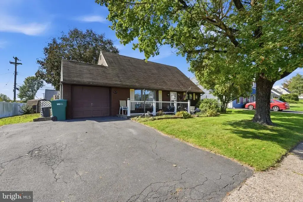 117 Heartwood Rd, LEVITTOWN