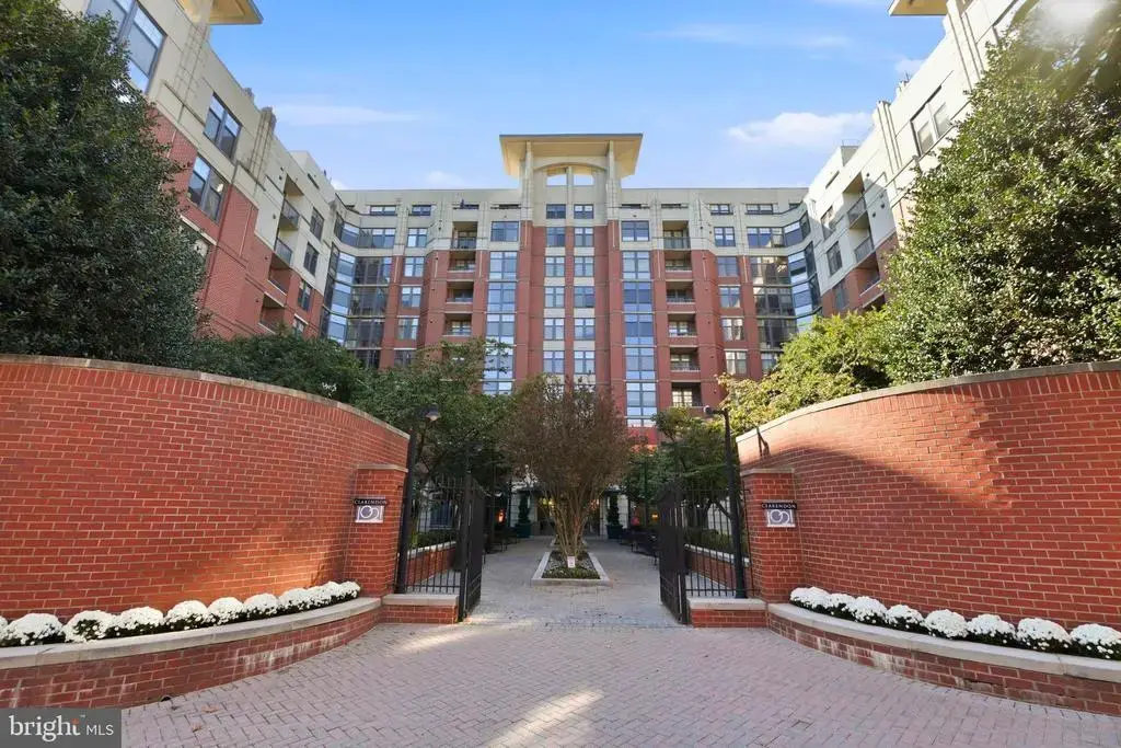 1021 N Garfield St #621, ARLINGTON