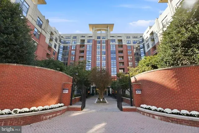 1021 N Garfield St #621, Arlington