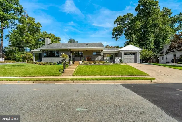 2727 N Dinwiddie St, Arlington
