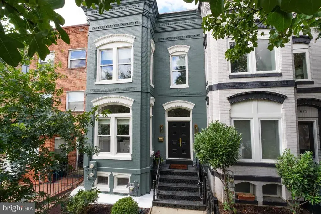 820 7th St Ne, WASHINGTON