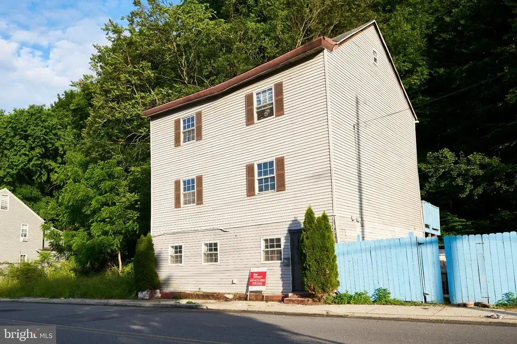 255 Peacock St, POTTSVILLE
