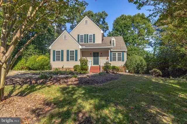 732 Middle Gate Ln, Irvington