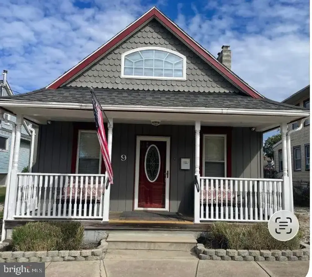 9 N Atlantic Ave, STRATFORD