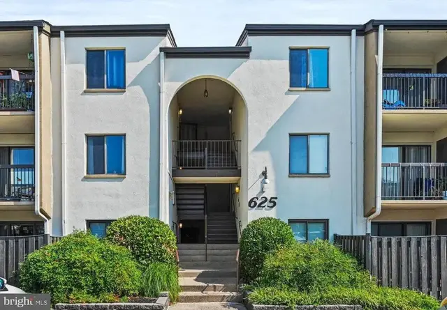 625 Center St #t3, Herndon