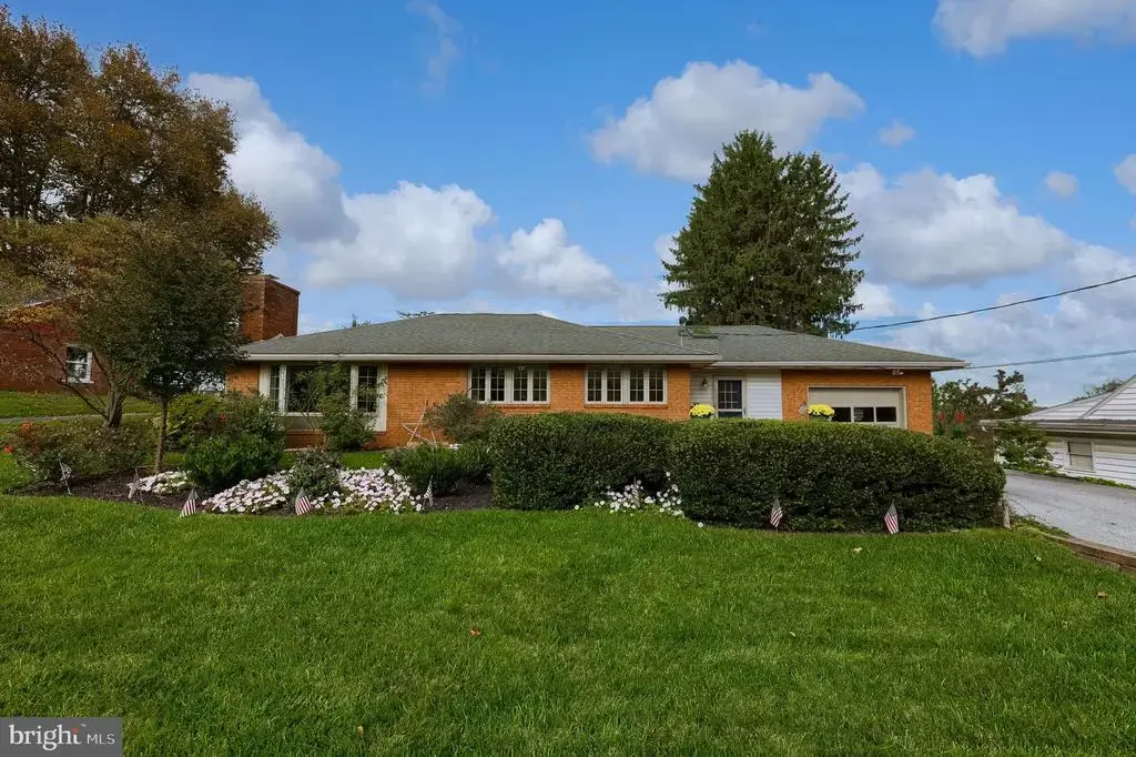 117 Locust Ln, WILLOW STREET