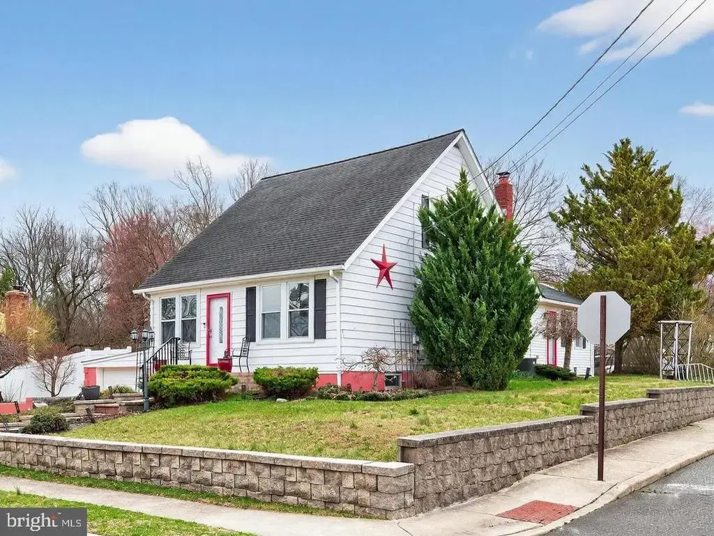 152 E 7th St, BURLINGTON