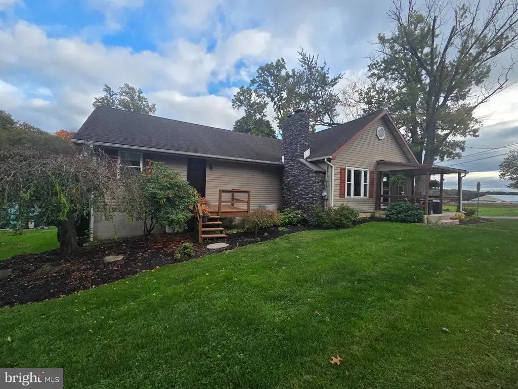 2260 S Galen Hall Rd, REINHOLDS