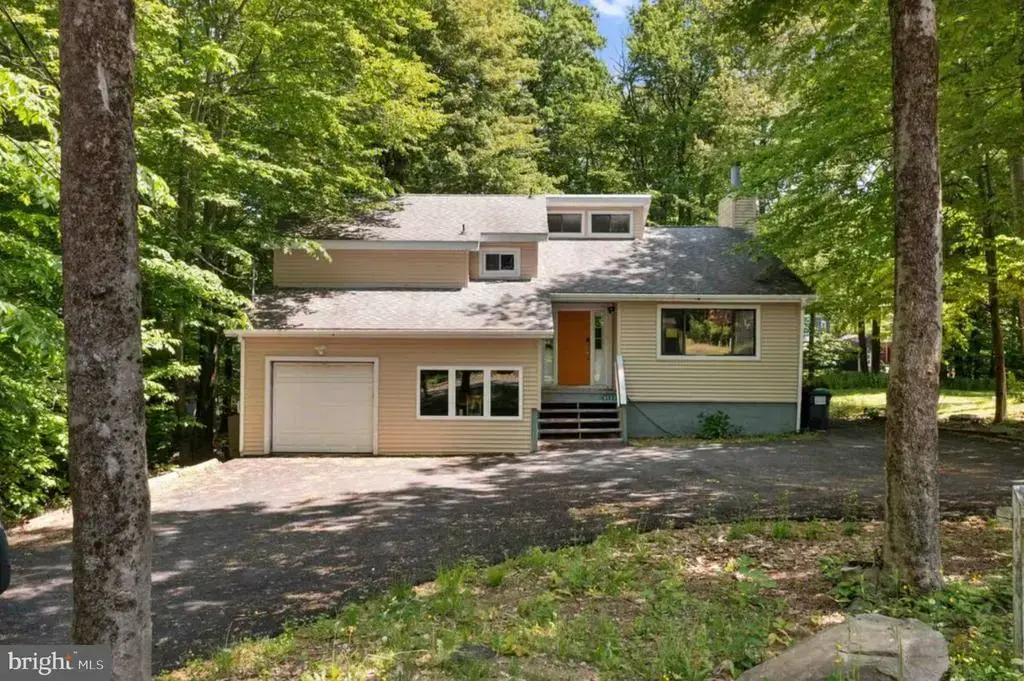 8123 Mayfair Rd, TOBYHANNA