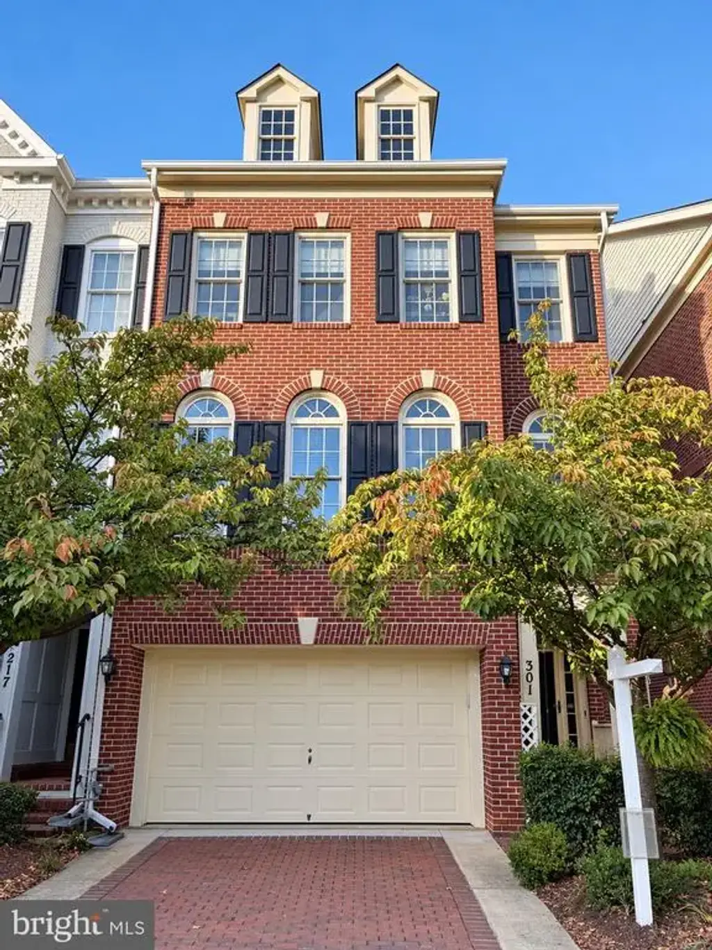 301 Oak Knoll Ter, ROCKVILLE