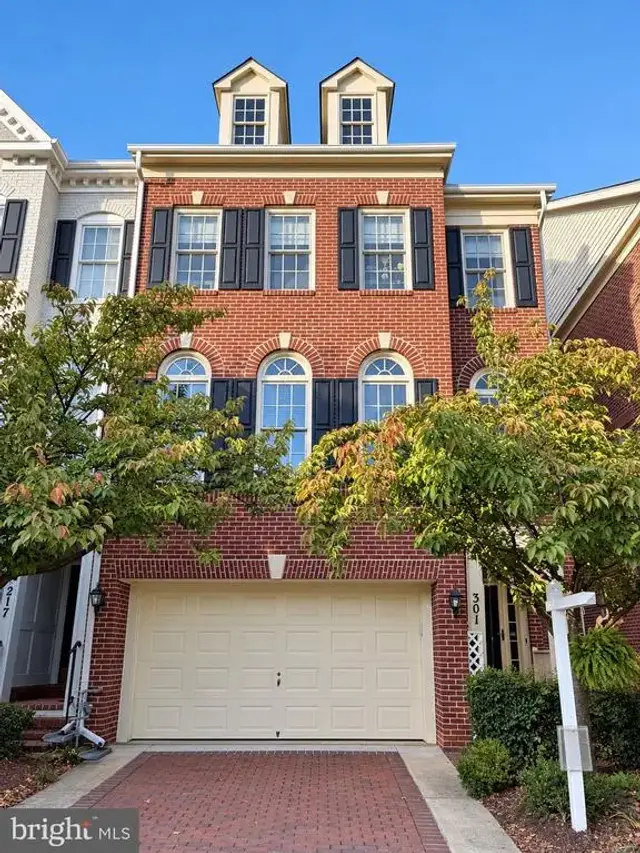 301 Oak Knoll Ter, Rockville