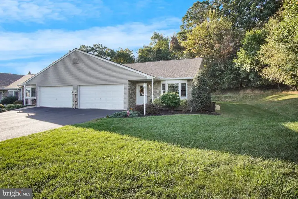 2598 Shagbark Ct, YORK