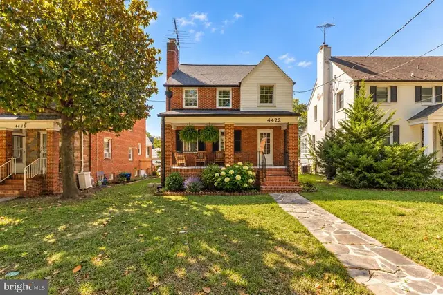 4422 South Dakota Ave Ne, Washington