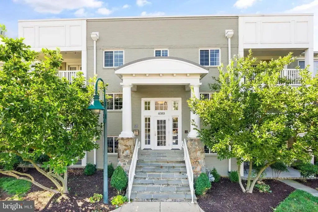 4089 S Four Mile Run Dr #201, ARLINGTON