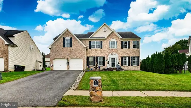 8 Blackbird Ct, Newark