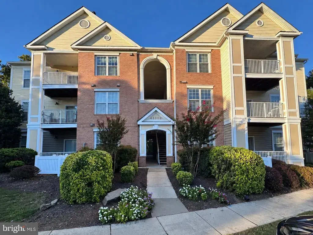 43300 Marymount Ter #100, ASHBURN
