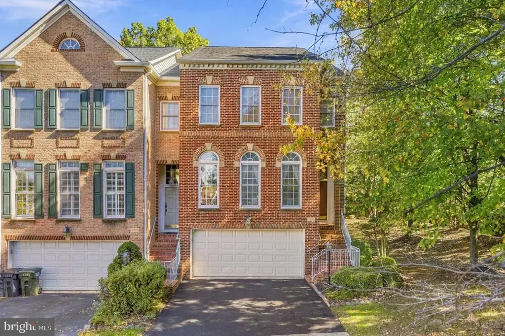12463 Rose Path Cir, FAIRFAX