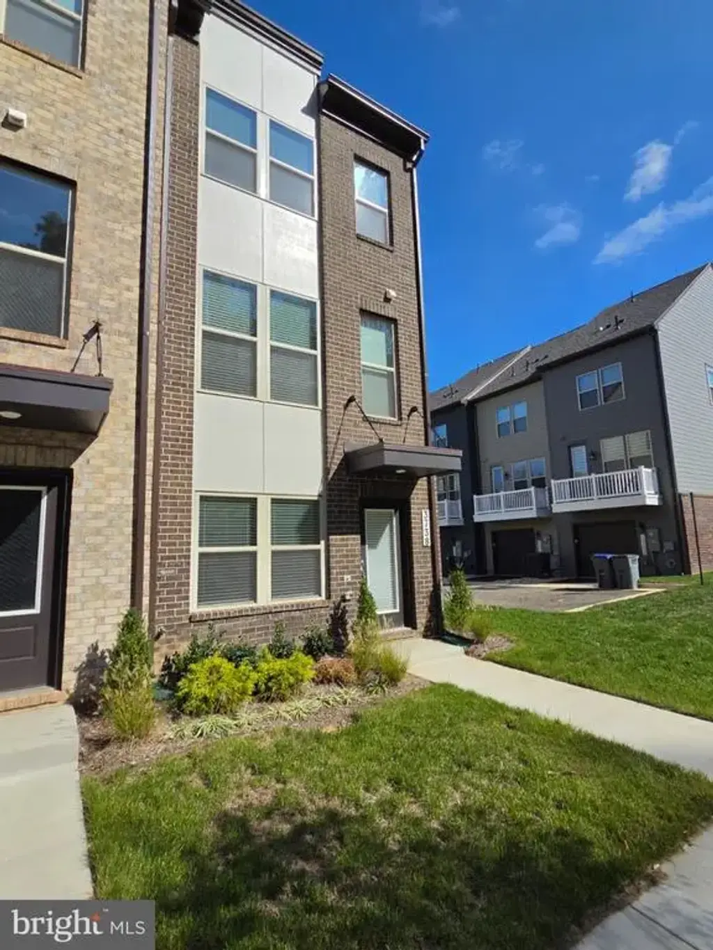 3738 District Dr, WOODBRIDGE