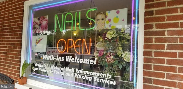 Nail Salon, Lancaster