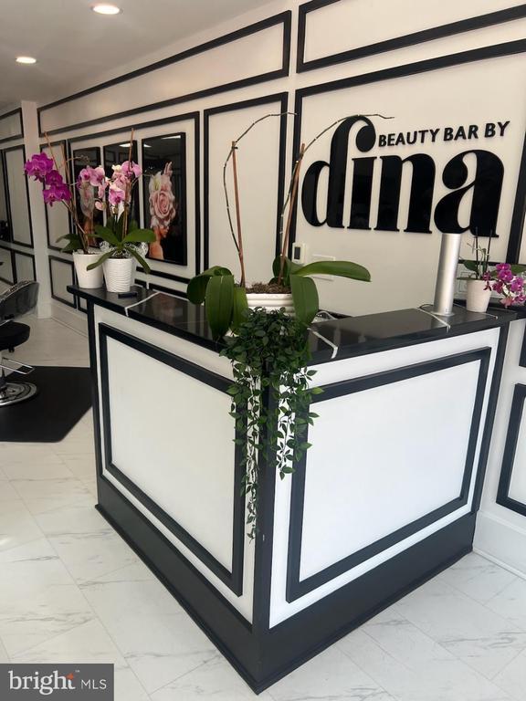 1613 Washington Plz #1613, Reston