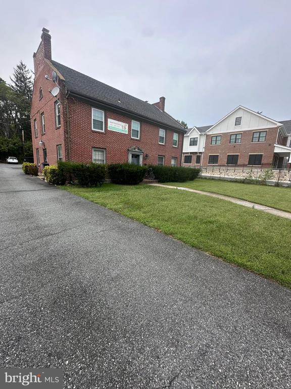 266 S College Ave, Newark