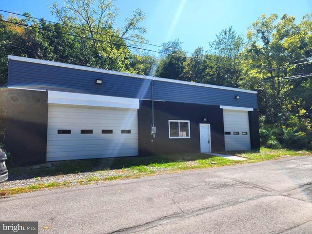 503 Pine Ave, Cumberland