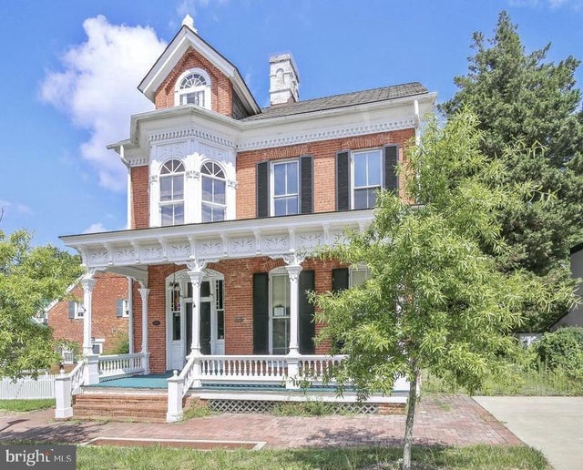 33 W Main St, New Market