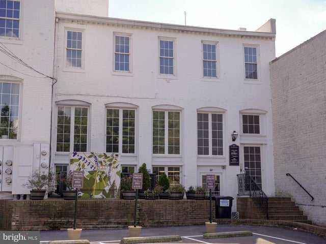 207 W Main St, Salisbury