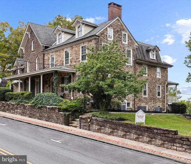 152 N Main St #1b, Doylestown