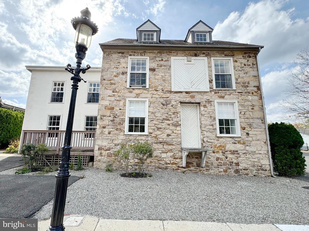 340 N Broad St, DOYLESTOWN