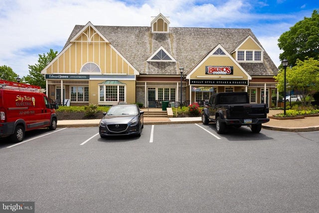 555 Greenfield Rd, Lancaster