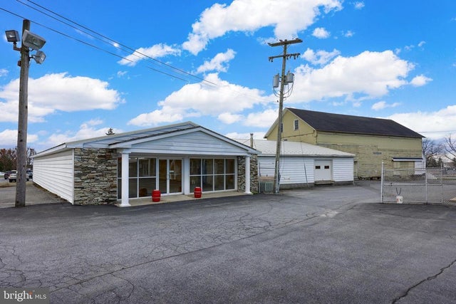 16 Graybill Rd, Leola