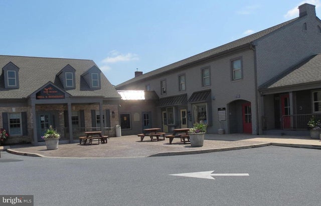 711 Olde Hickory Rd, Lancaster