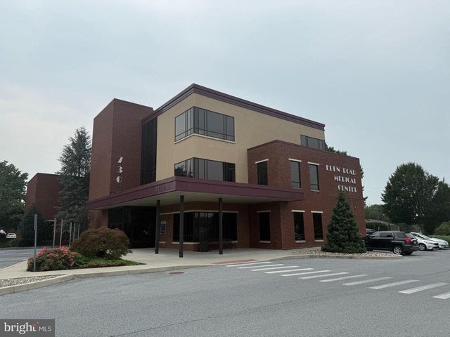 730 Eden Rd, Lancaster