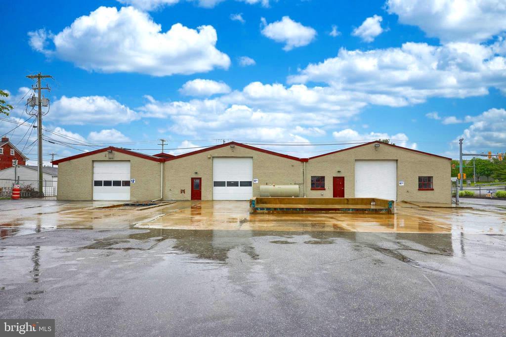 203 Greenfield Rd, LANCASTER