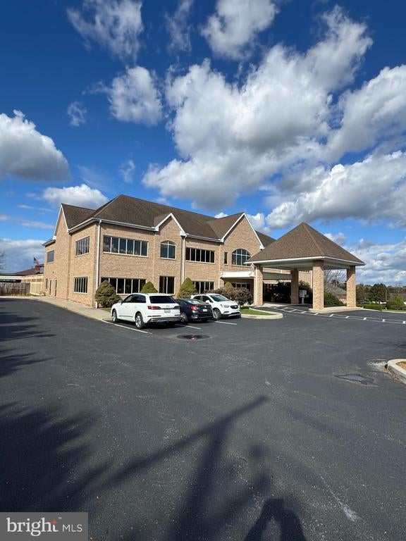 90 Good Dr #302, Lancaster