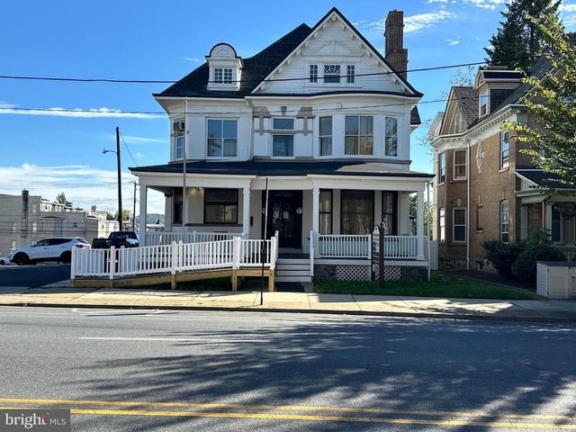 1244 Hamilton St, Allentown