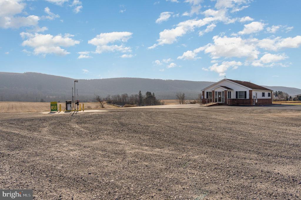 1139 E Main St, HEGINS