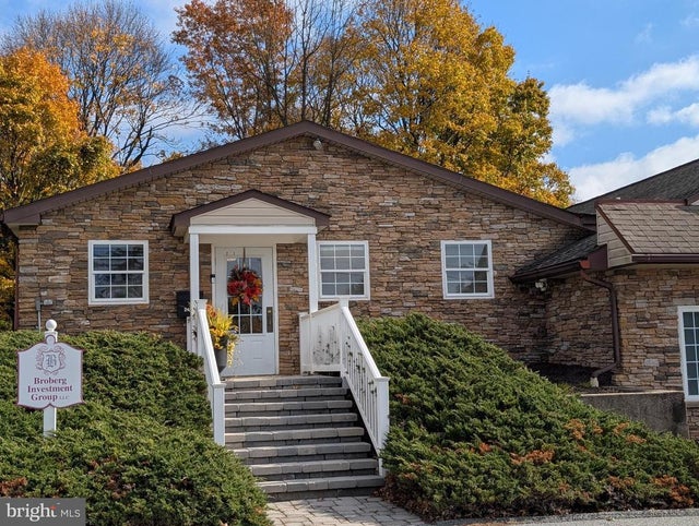 249 S Main St, Shrewsbury