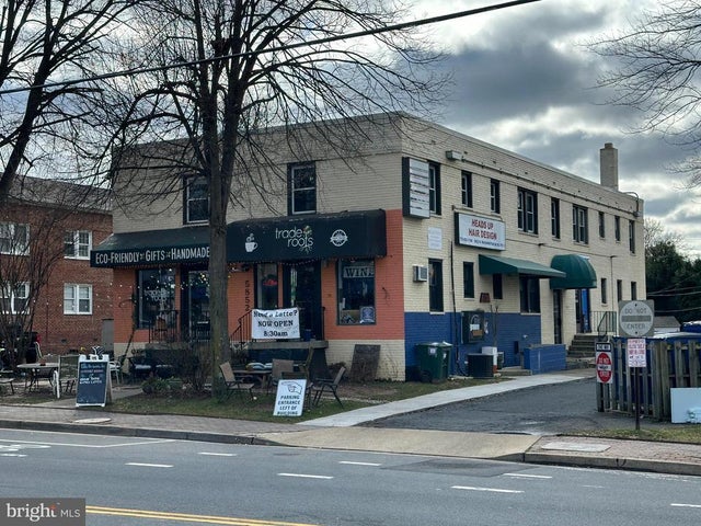 5852 Washington Blvd, Arlington