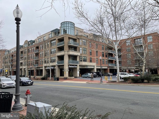 502 W Broad St #4, Falls Church