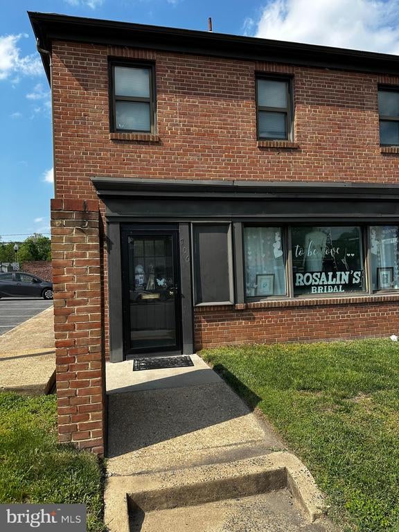 706 S Washington St #first Floor, Falls Church