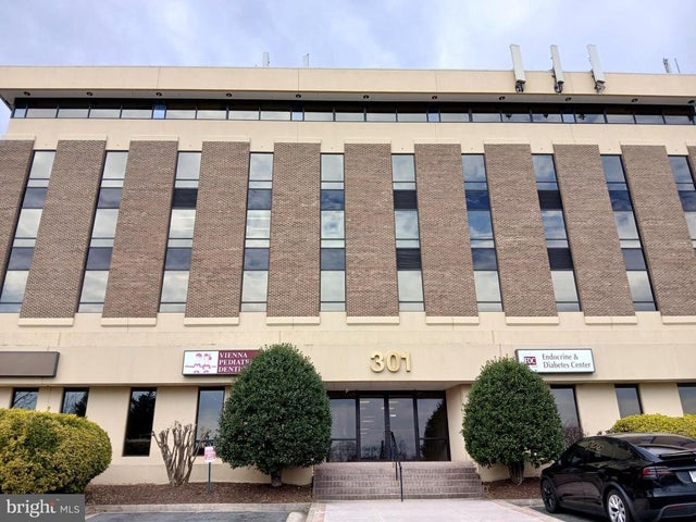 301 Maple Ave #630, Vienna