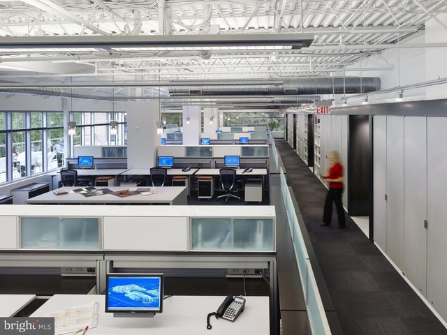 1984 Isaac Newton Sq W, Reston