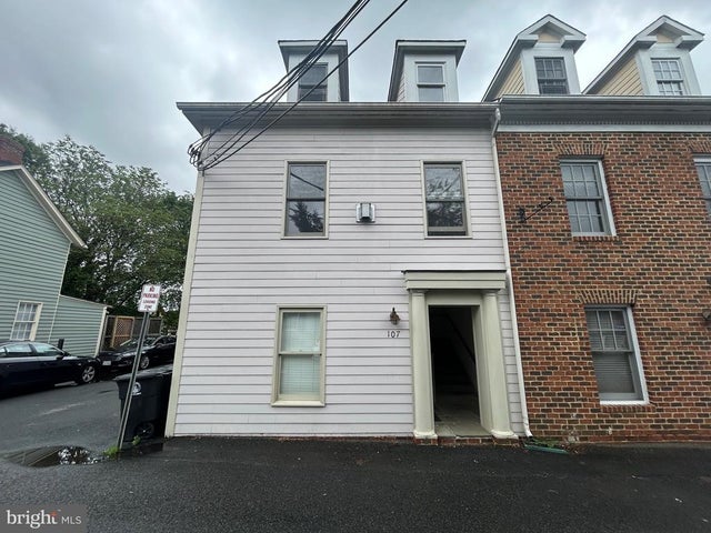 107 Royal St Sw #106, Leesburg