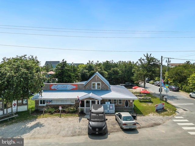 2 S Bay Shore Dr, Milton