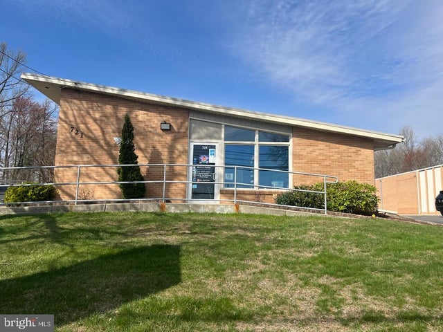 721 N Bridge St, Elkton