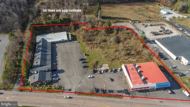 12743 Garrett Hwy, Oakland